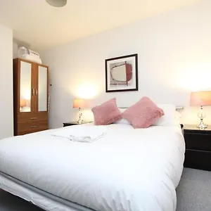 Spacious 1- Bedroom In E16 London