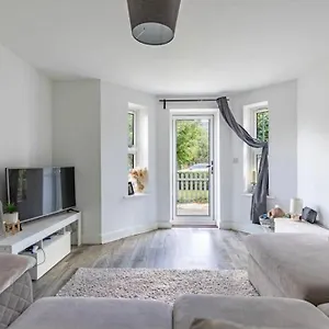 2 Bedroom Spacious Sleeps 5 Bournemouth